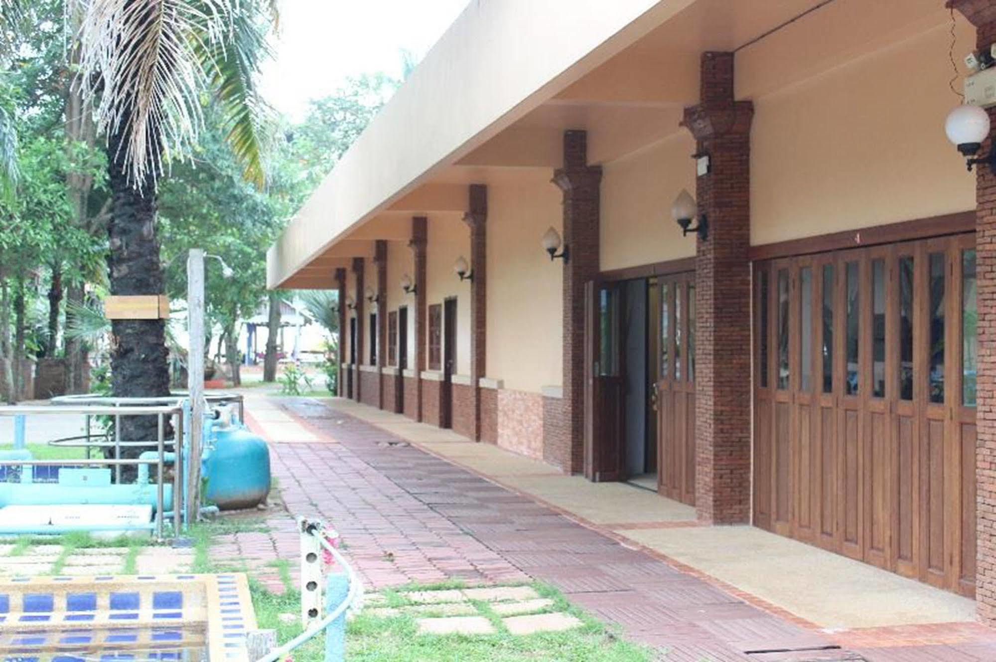Boom Boom Beach Resort Laem Sing Chanthaburi Extérieur photo