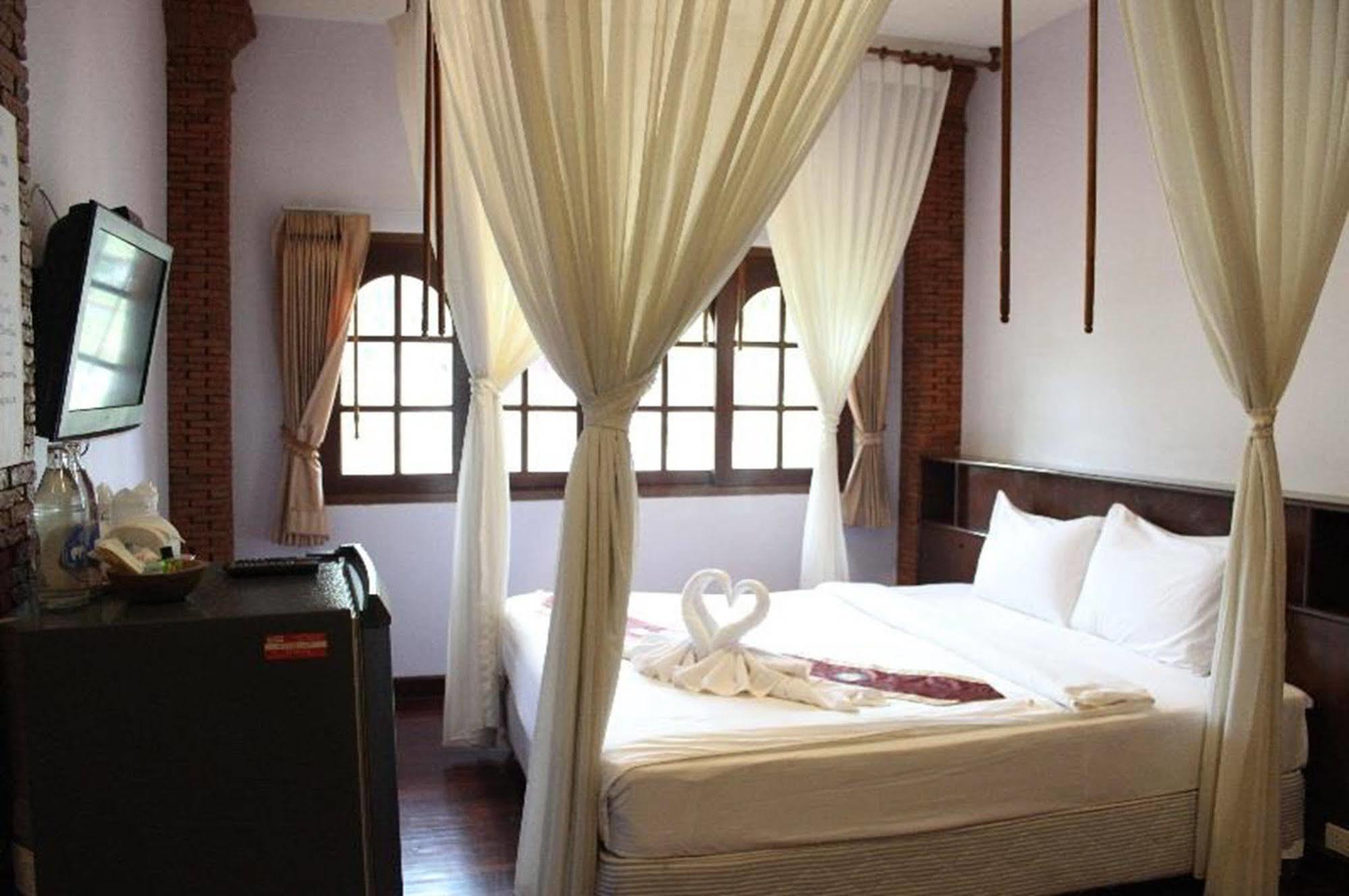 Boom Boom Beach Resort Laem Sing Chanthaburi Extérieur photo