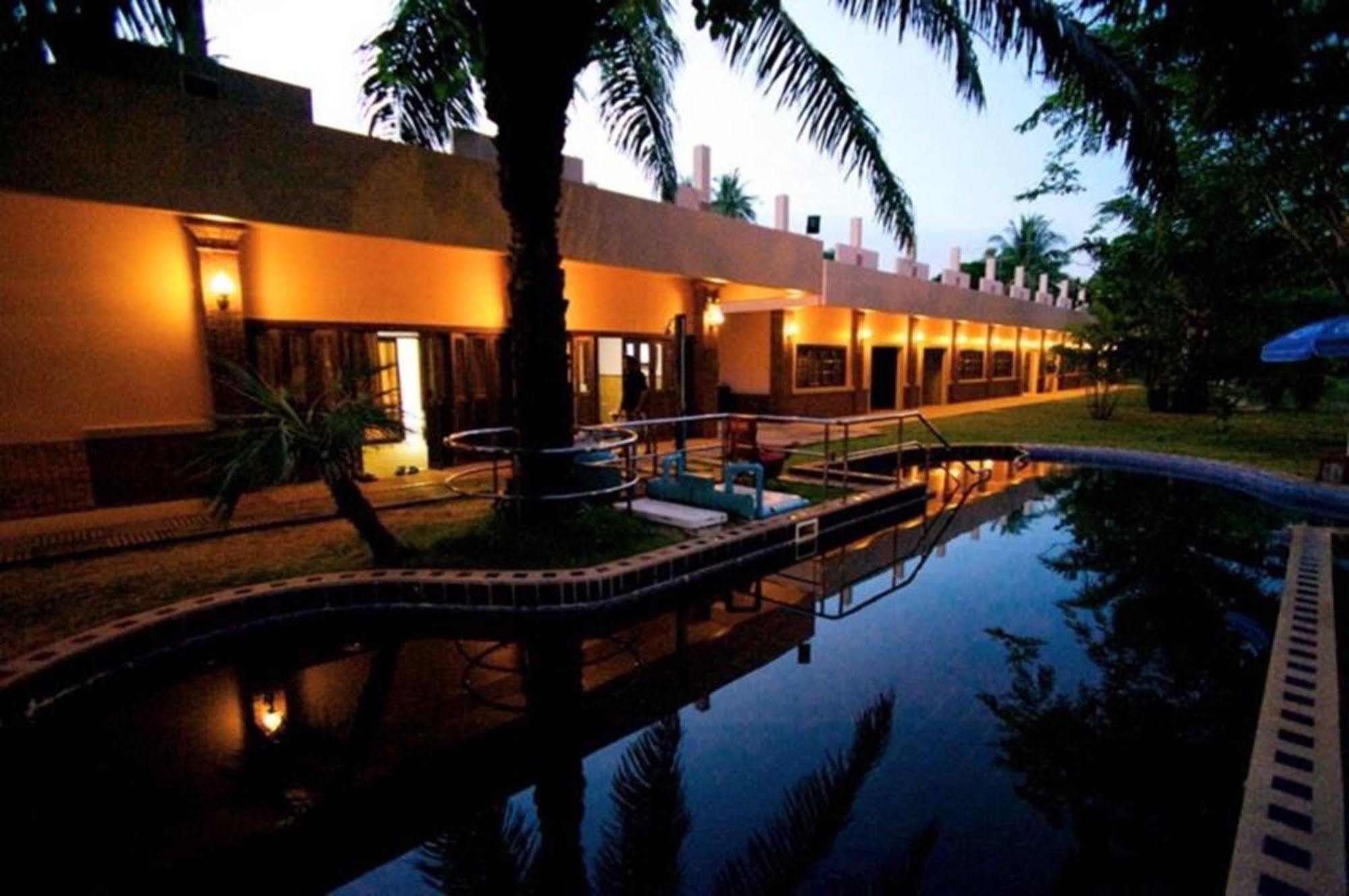 Boom Boom Beach Resort Laem Sing Chanthaburi Extérieur photo