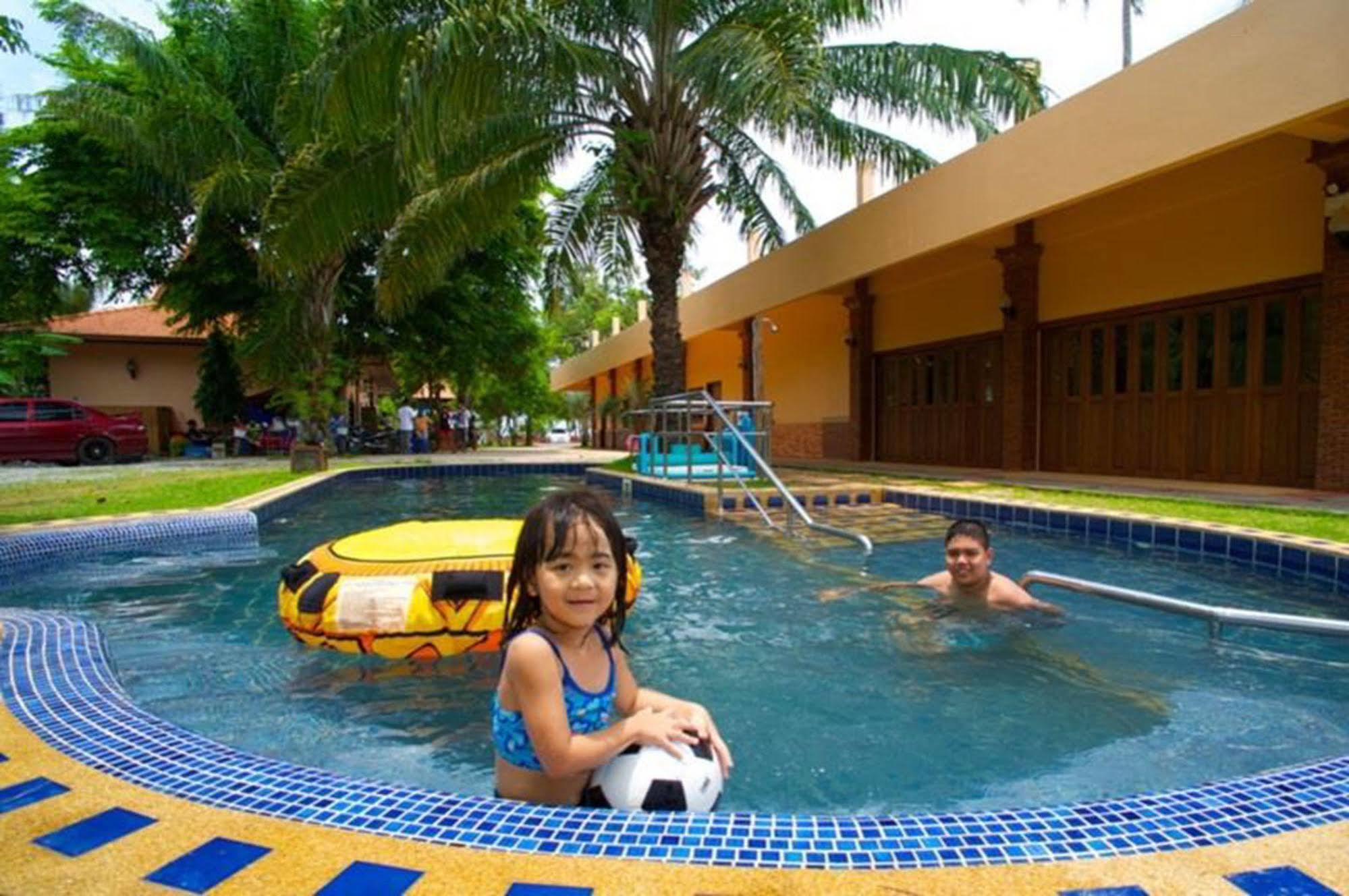 Boom Boom Beach Resort Laem Sing Chanthaburi Extérieur photo