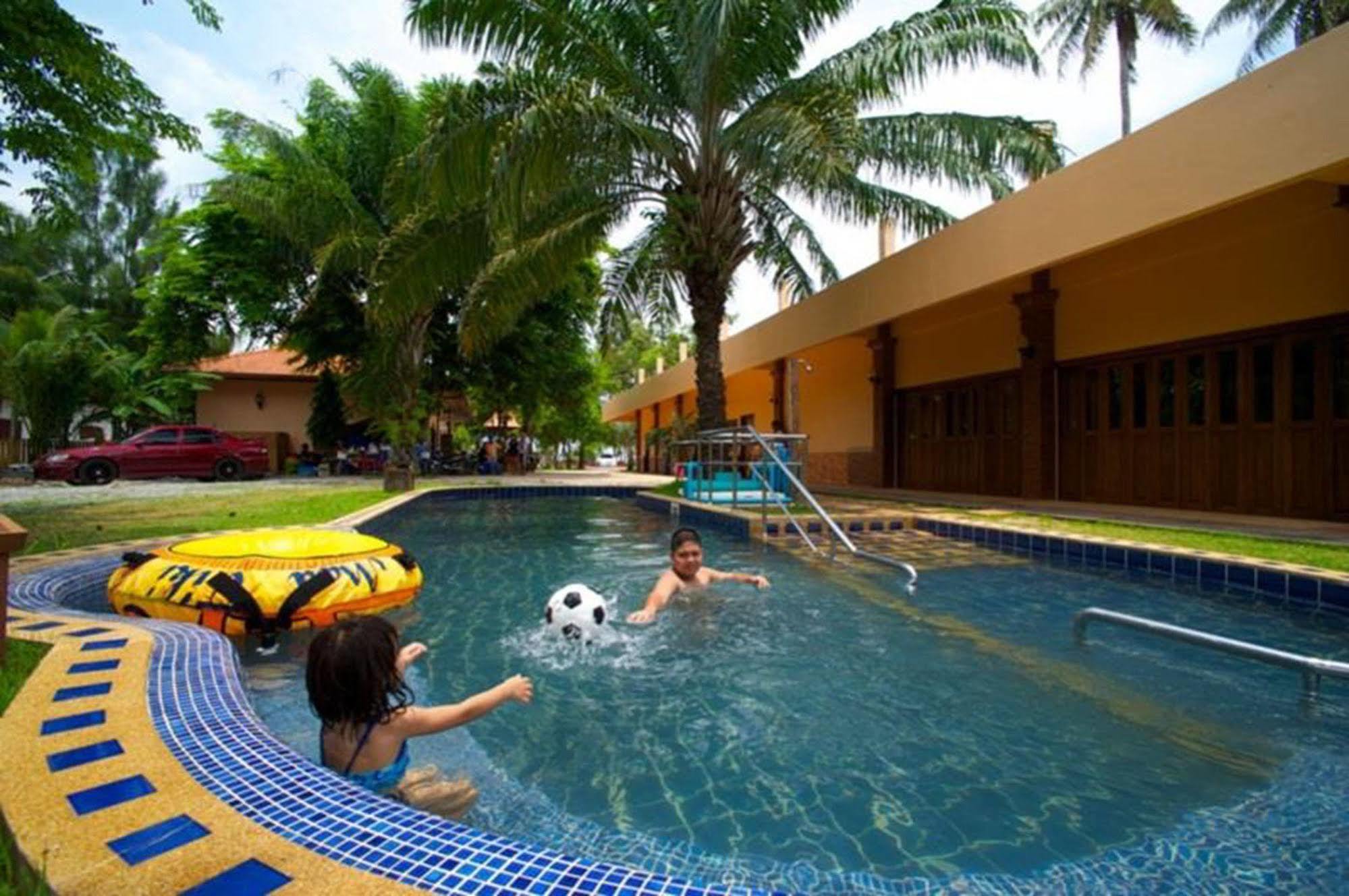 Boom Boom Beach Resort Laem Sing Chanthaburi Extérieur photo