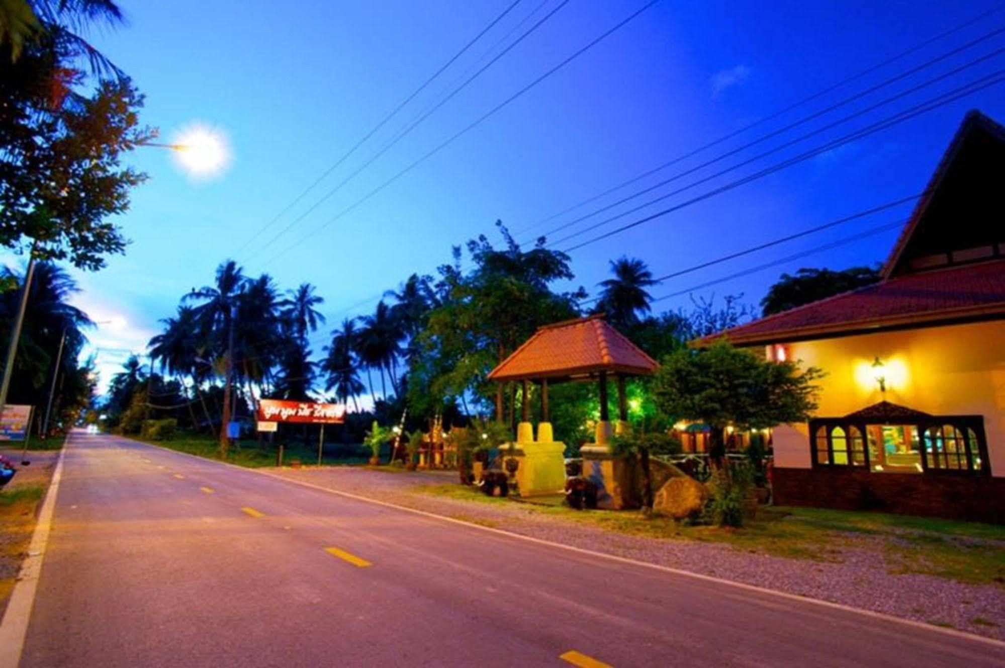 Boom Boom Beach Resort Laem Sing Chanthaburi Extérieur photo